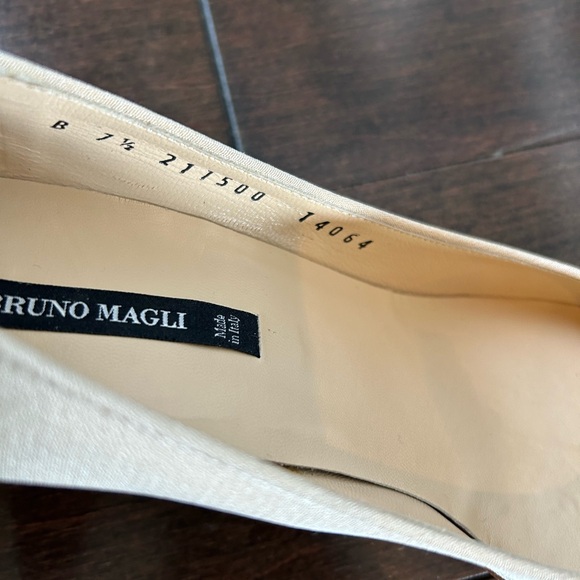 Vintage Bruno Magli “Regency” Beige Heels - Picture 7 of 14